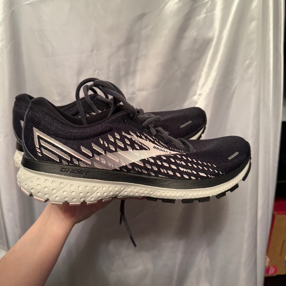 Brooks Ghost Running shoes with cushion neutral soles
